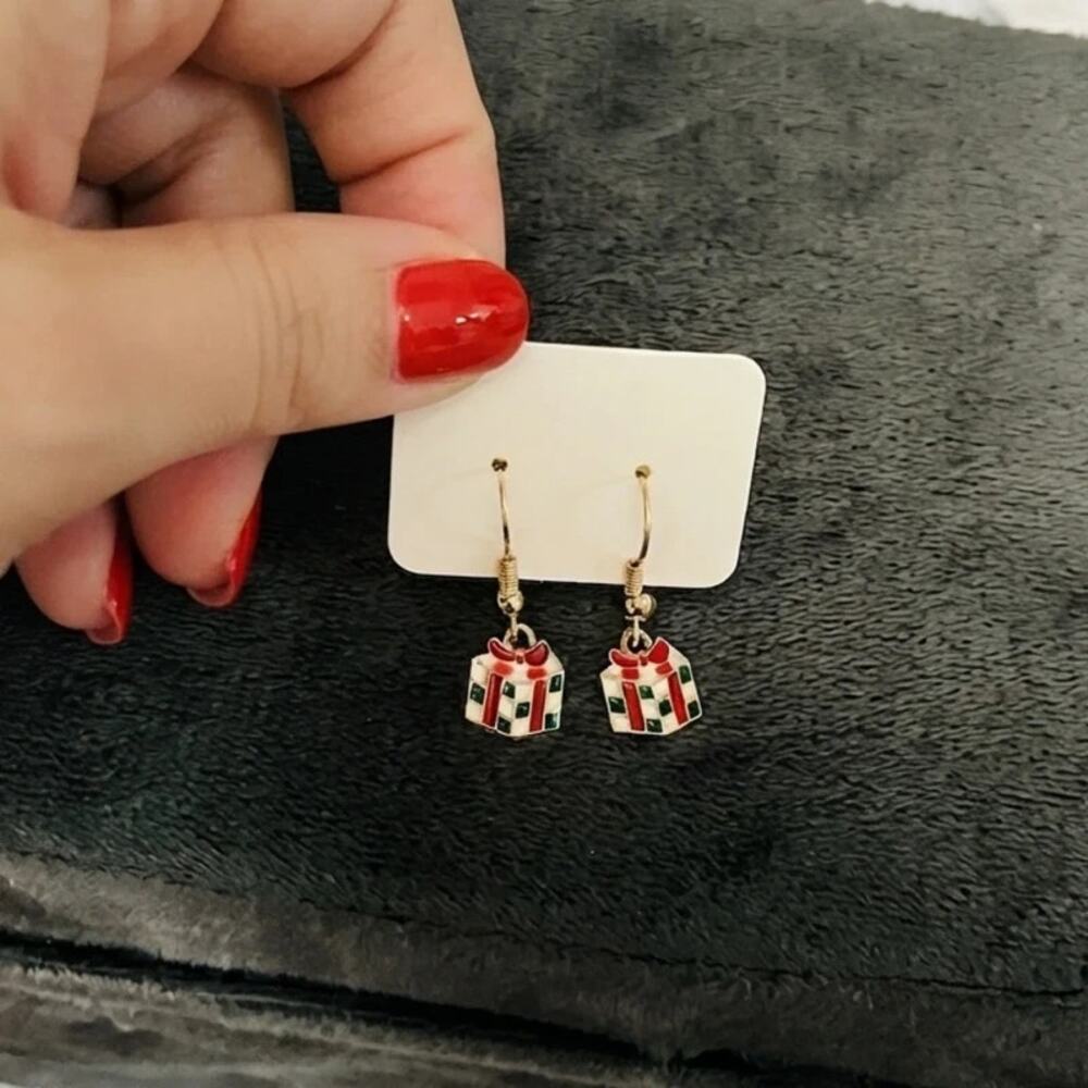 NEW Earrings Christmas Present Holiday Gift Package Fashion Jewelry